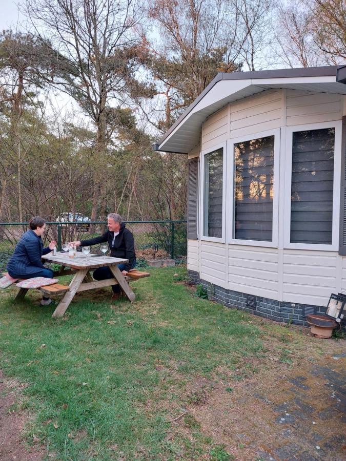 Ruim En Gezellig Chalet Voor 2 Personen Op De Veluwe Recreatiepark De Oude Driest Putten Exteriör bild